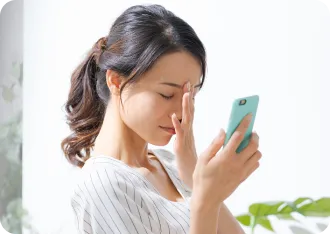 悩む女性
